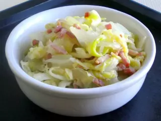 Braised cabbage with bacon bits