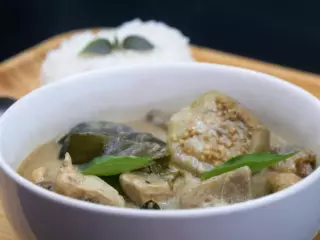 Green Chicken Curry (Kang Khiao Wan Gai)