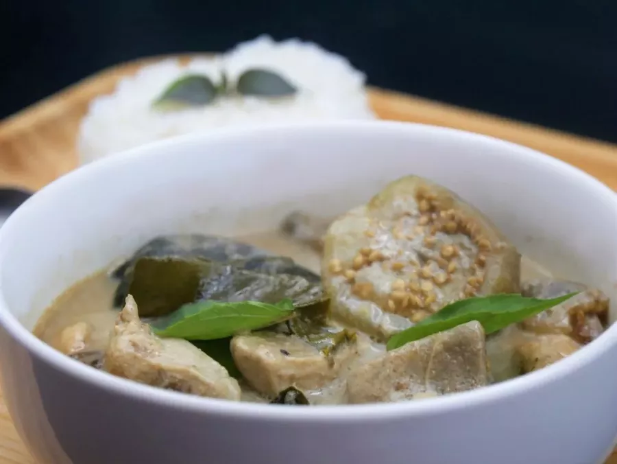 Green Chicken Curry (Kang Khiao Wan Gai)