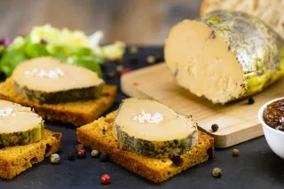 Semi-cooked foie gras medallions