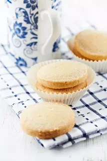 Easy Light Sesame Shortbread Cookies