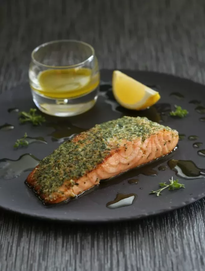 Saumon rôti aux herbes