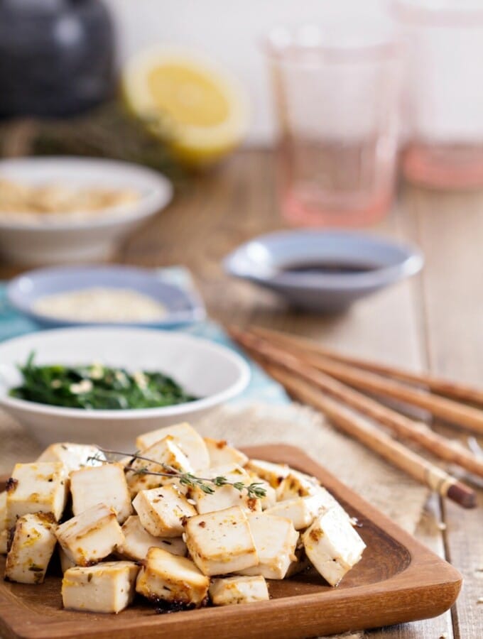 Tofu mariné aux herbes Tofu mariné aux herbes