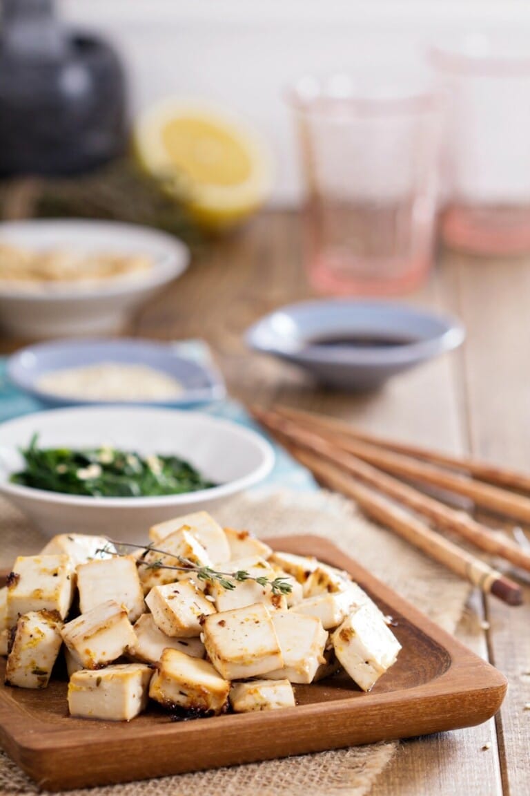 Tofu mariné aux herbes