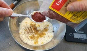 Boulettes de volaille à l&rsquo;orientale, sauce au sumac - Instruction 1