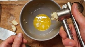 Aïoli Provençal facile - Instruction 1