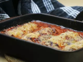 Gratin of quenelles with tomato sauce
