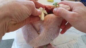 Poulet rôti à l’ail, herbes et citron - Instruction 1