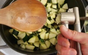 Velouté de courgettes, menthe, feta - Instruction 1