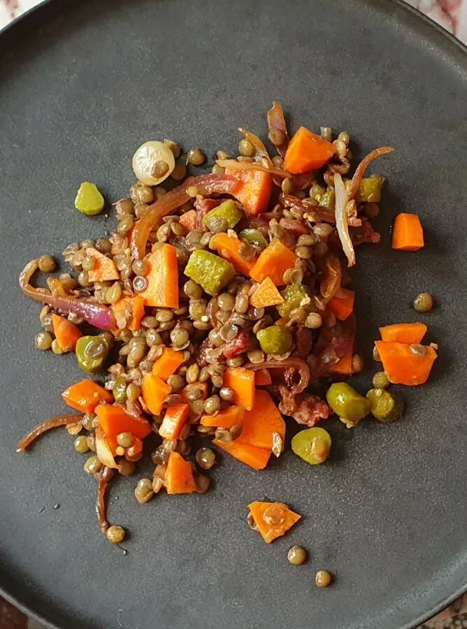 Salade lentilles, carottes, lardons Salade lentilles, carottes, lardons