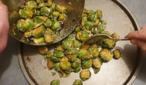 Choux de Bruxelles rôtis au soja et au sésame - Instruction 3