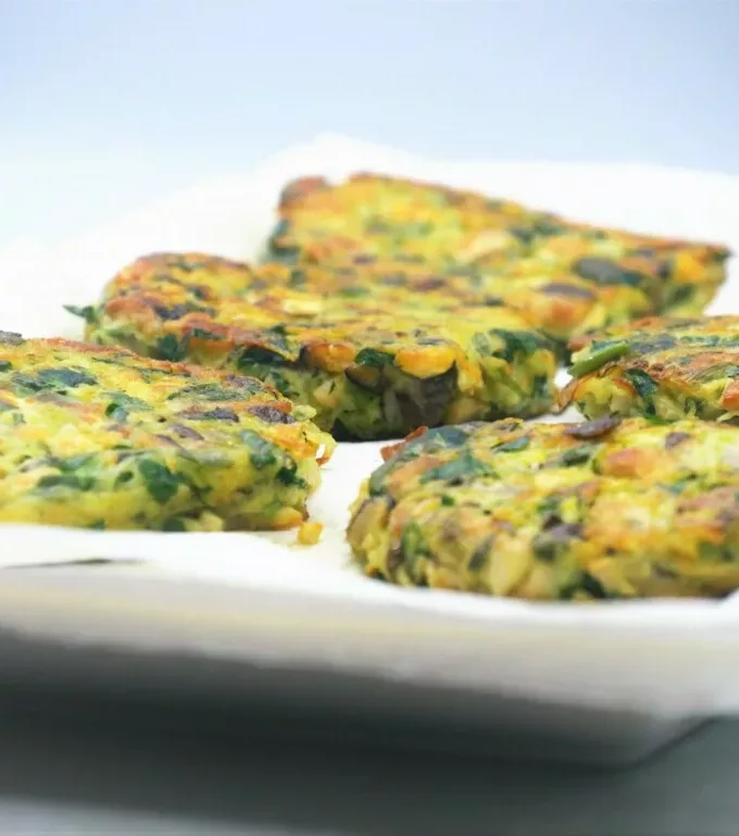 Croquettes aux oignons nouveaux, champignons et tofu