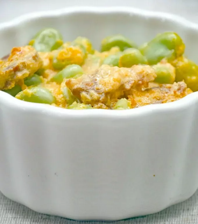 Cassolette de fèves à la crème et au chorizo