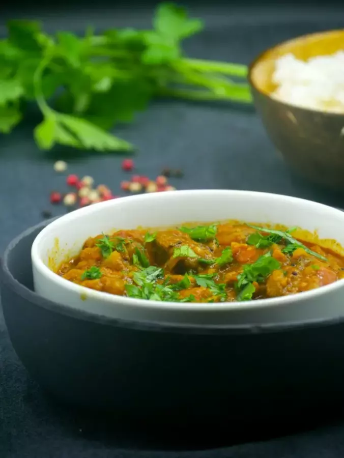Pork Colombo with tomatoes and eggplant