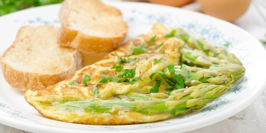 Omelette aux asperges vertes