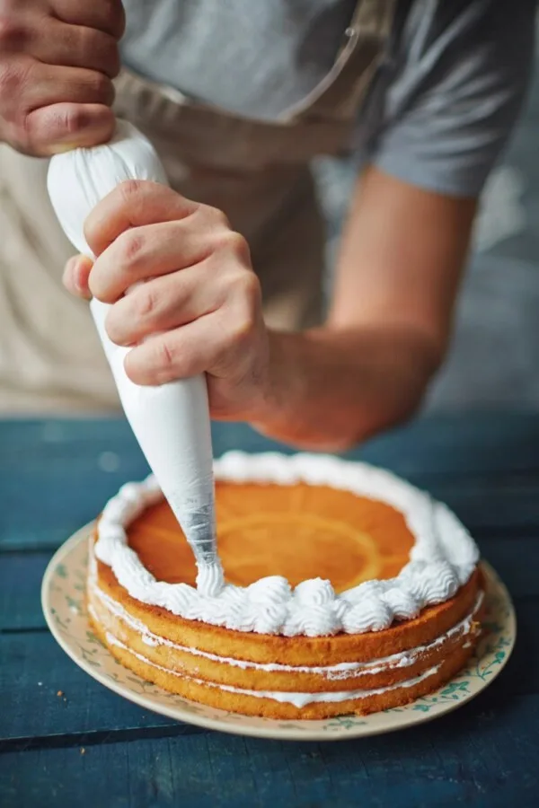 Using and getting to grips with the piping bag