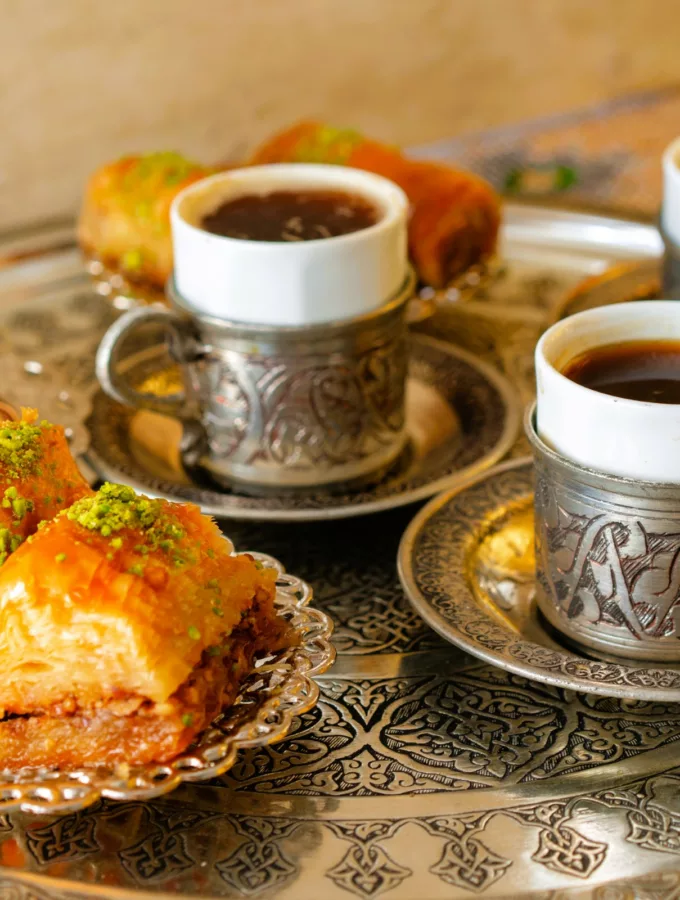 Les ingrédients et plats traditionnels du repas de fin du Ramadan Les ingrédients et plats traditionnels du repas de fin du Ramadan