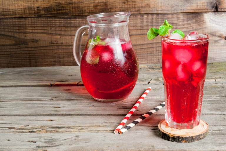 la-grenadine-histoire-et-origines-d-un-sirop-populaire La Grenadine : Histoire et Origines d'un Sirop Populaire
