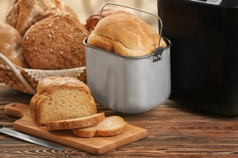 Breadmaker with removable bowl
