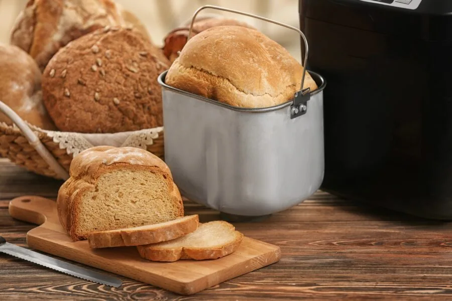 Breadmaker with removable bowl
