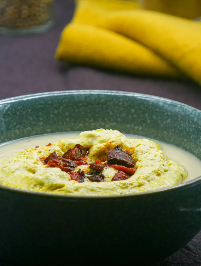 Velouté de Panais, mousse de curry et chorizo