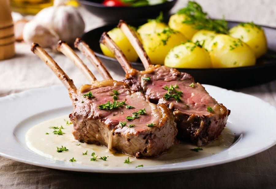 Lamb Chops with Garlic Cream Sauce