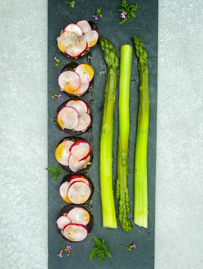 Asperges vertes, fraîcheur nordique aux betteraves Asperges vertes, fraîcheur nordique aux betteraves