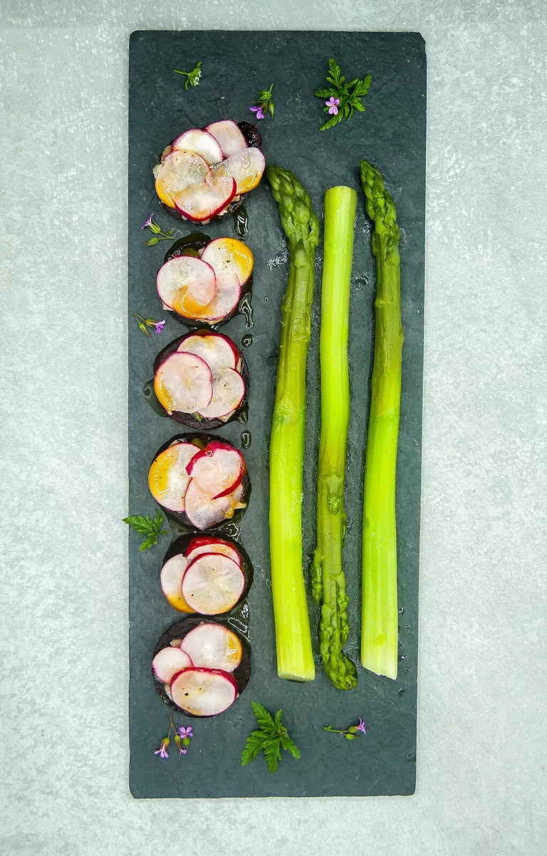 Asperges vertes, fraîcheur nordique aux betteraves