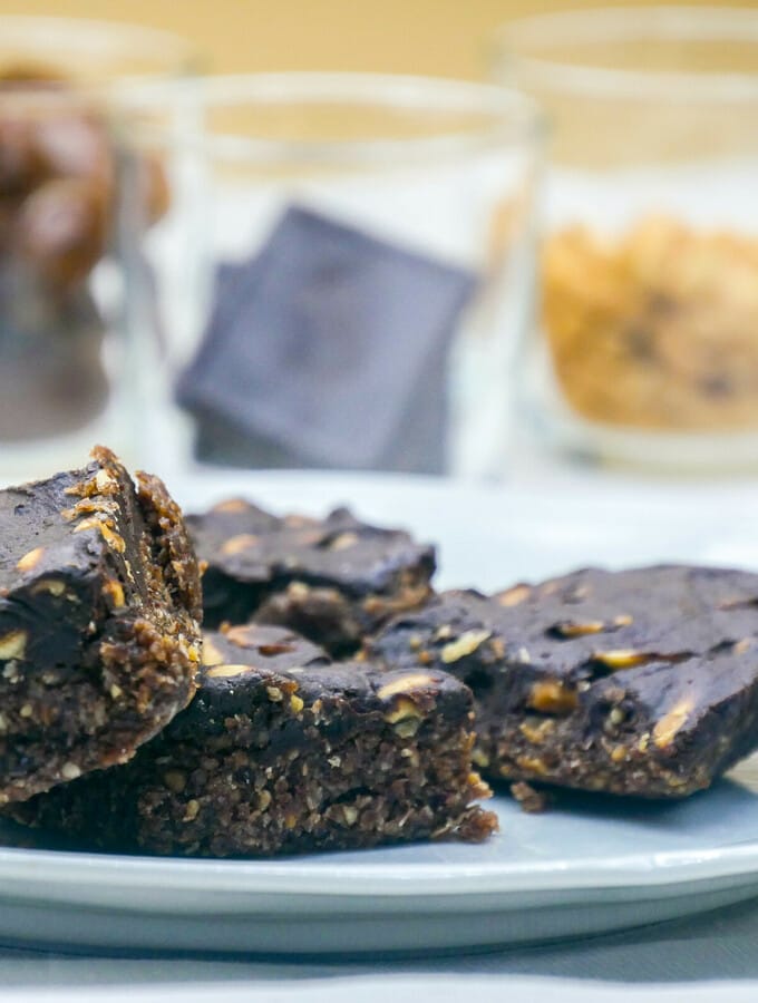 Brownie Cru aux Dattes et Cacahuètes