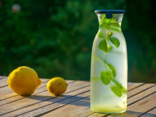 Refreshing Lemon-Mint Drink