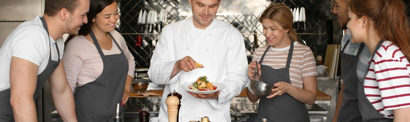 How to Find a High-Quality Cooking Class? (What the Pros Look For)