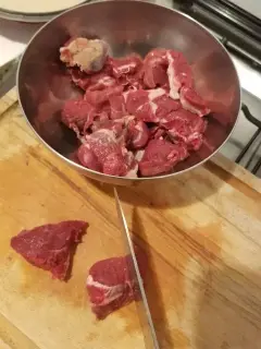 20190310_201138 (Petit) Trancher la viande