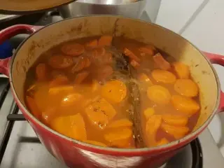 20190310_212551 (Petit) Couvrir la viande avec le bouillon de boeuf