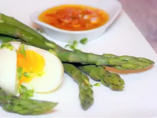 Poached Eggs with Asparagus