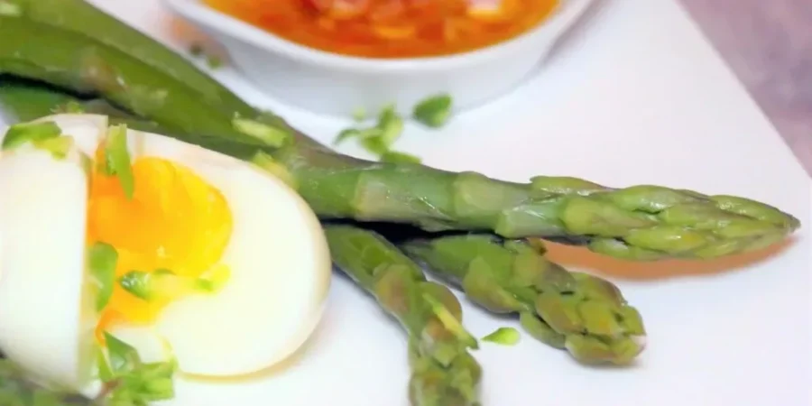 Oeufs pochés aux asperges