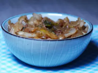 Braised fennel with onions and anchovies